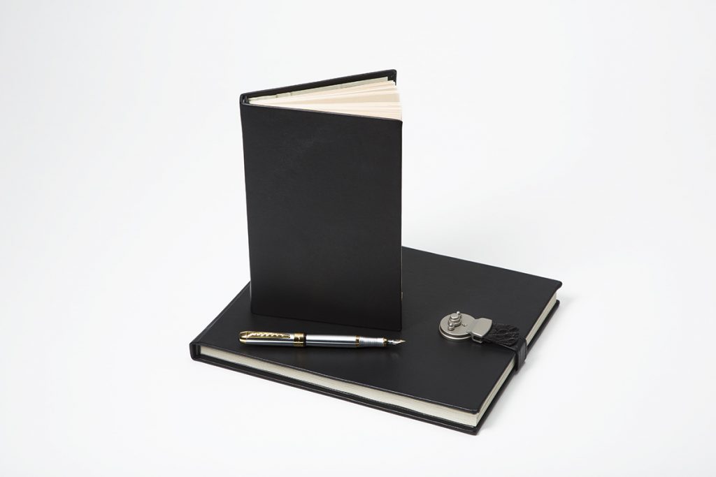 beau-satchelle-bespoke-wine-tasting-journals-small-and-medium