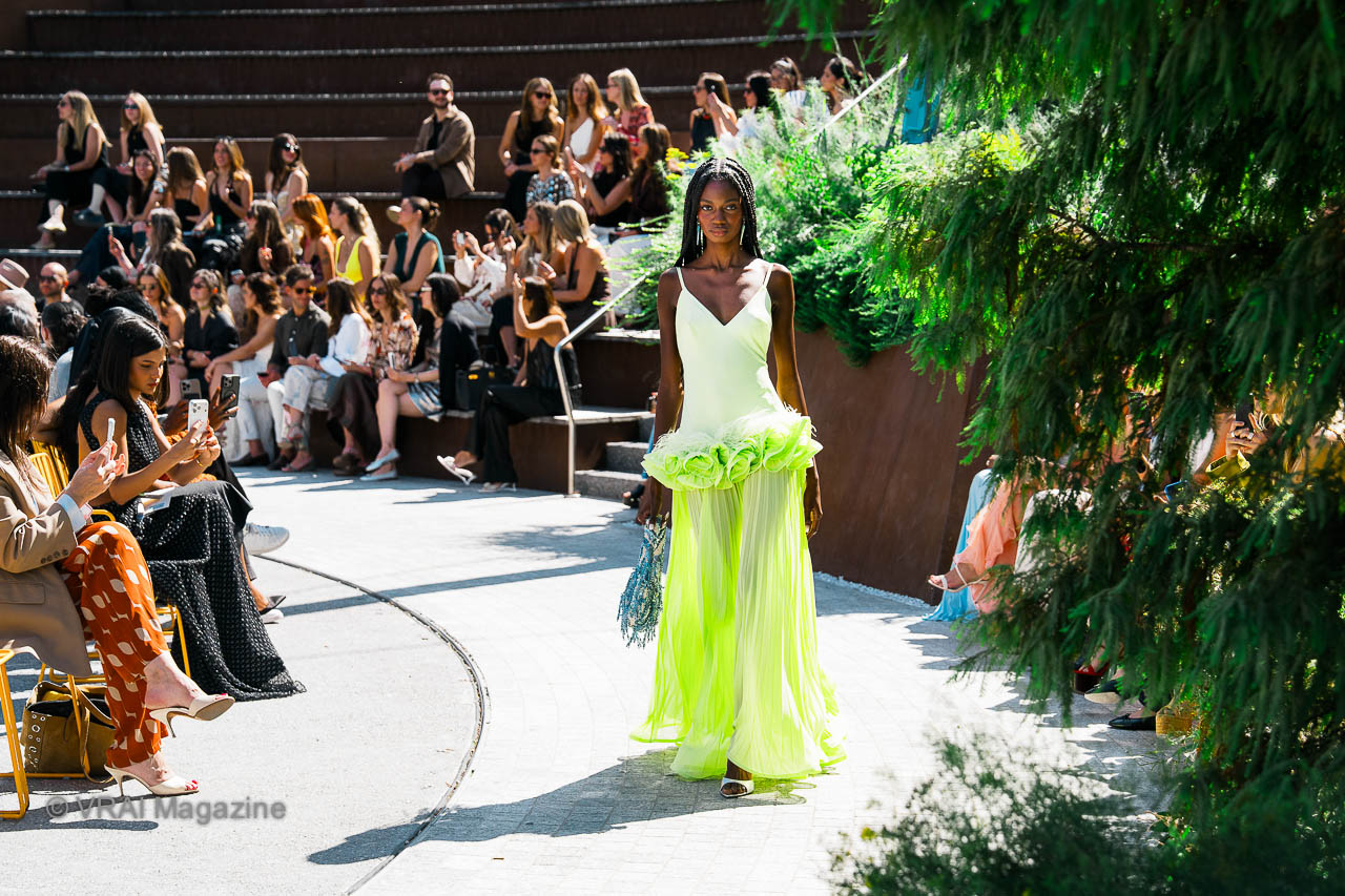 PatBOSS27_Runway-042-42