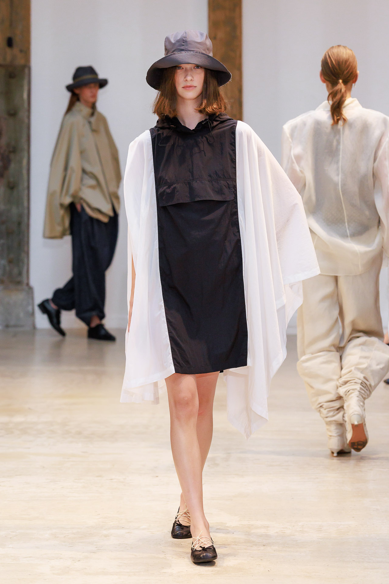 LOOK 19-19