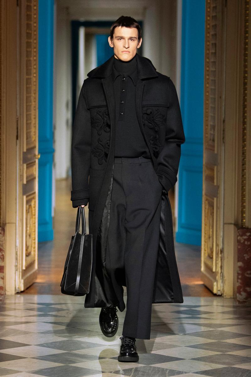 001 VALENTINO PAP MEN FW2425