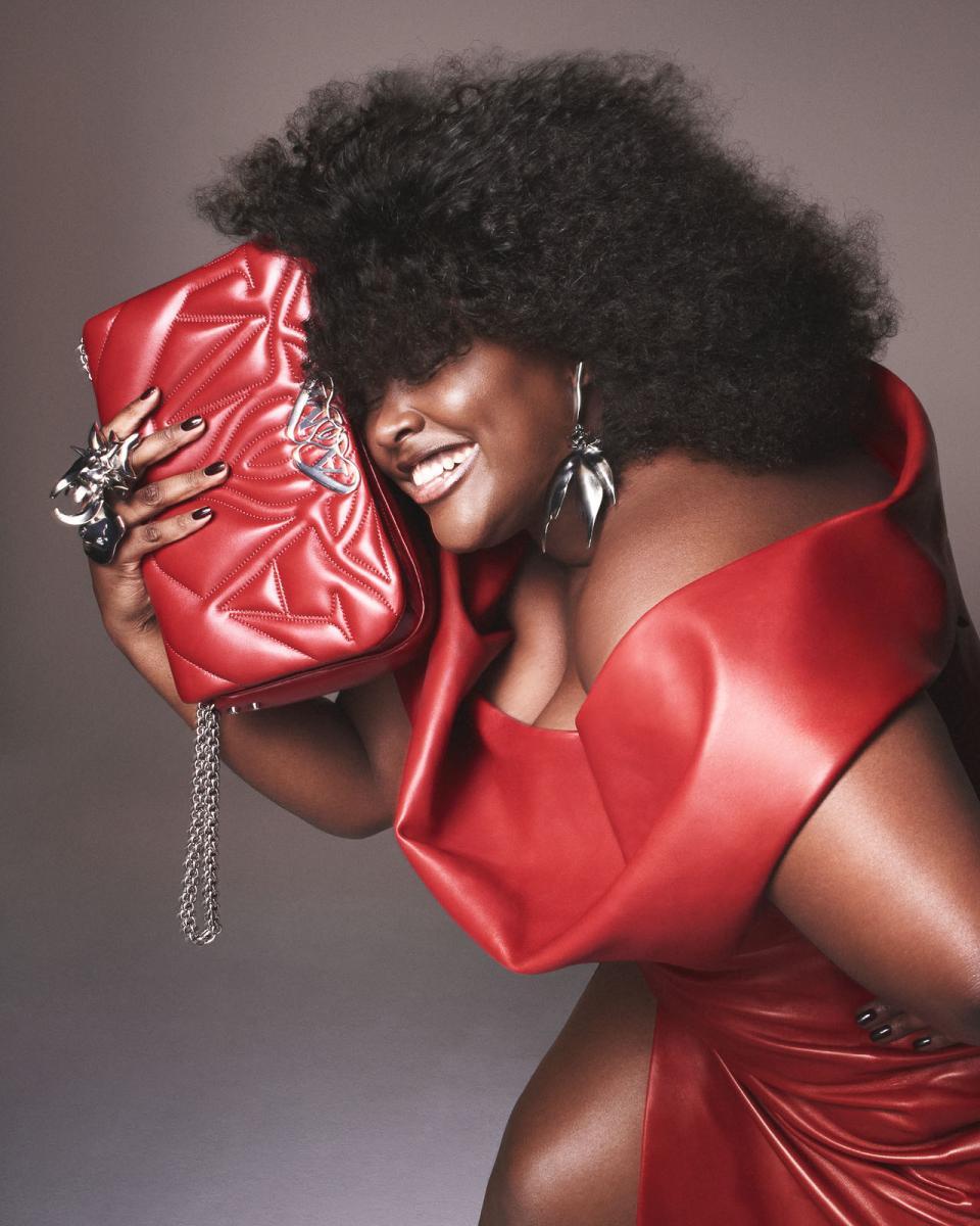 AMQ AW23 YSEULT 01 CLEAN SQUARE