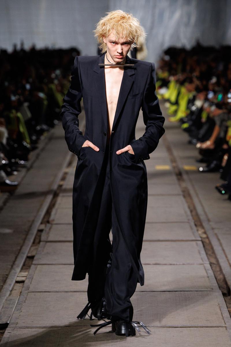 Alexander McQueen RTW AW24 Look 02