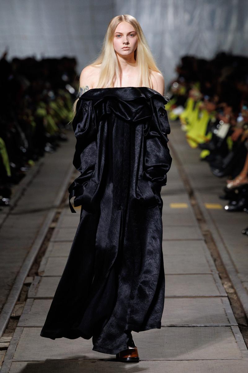 Alexander McQueen RTW AW24 Look 39