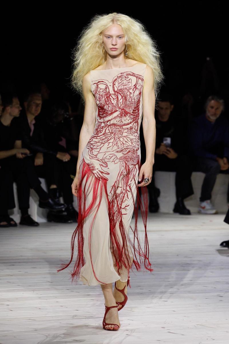 Alexander McQueen RTW SS24 14