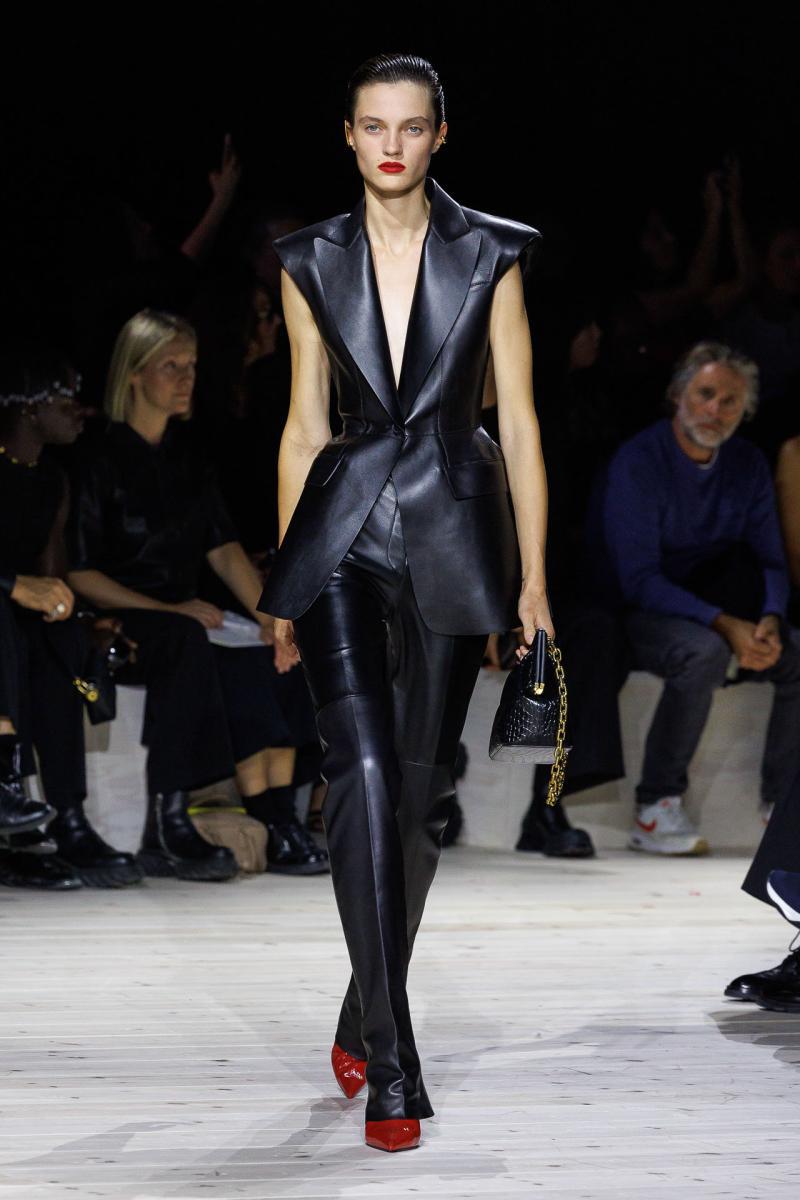 Alexander McQueen RTW SS24 18