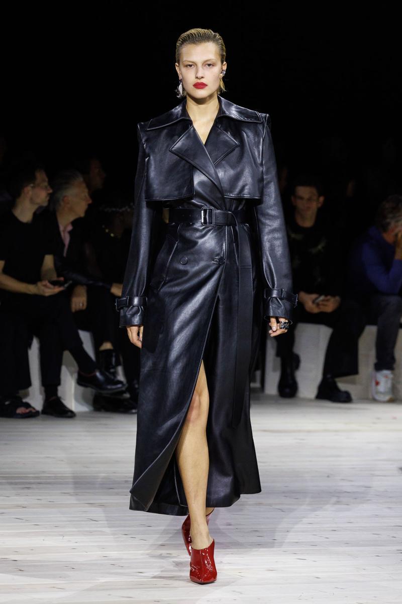Alexander McQueen RTW SS24 26