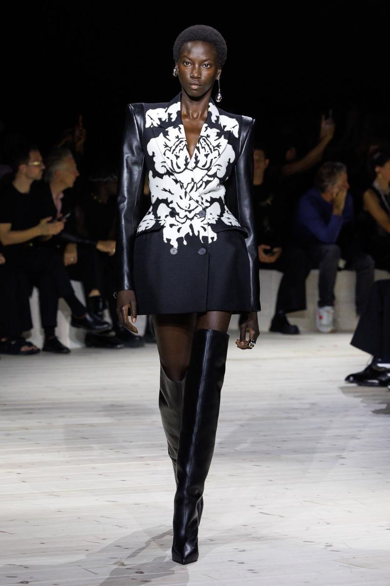 Alexander McQueen RTW SS24 28
