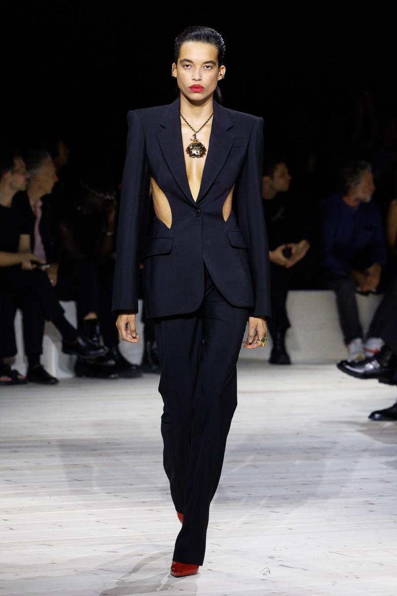 Alexander McQueen RTW SS24 35