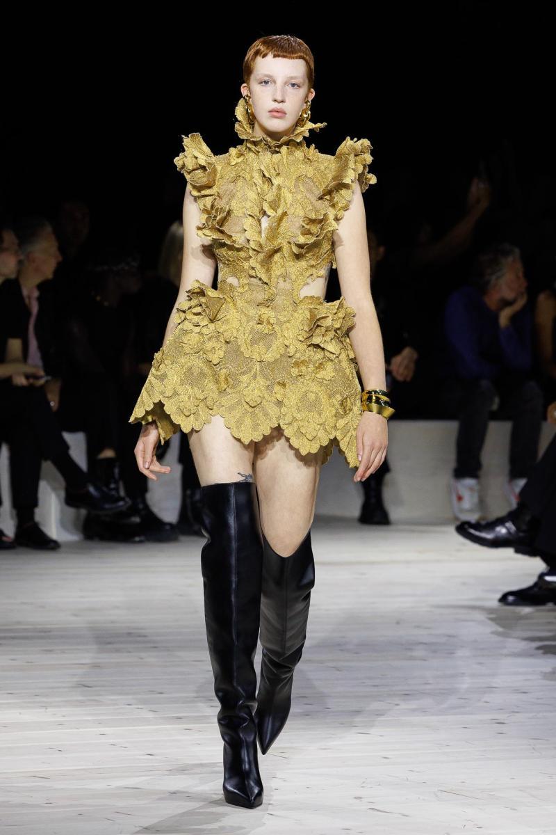 Alexander McQueen RTW SS24 36