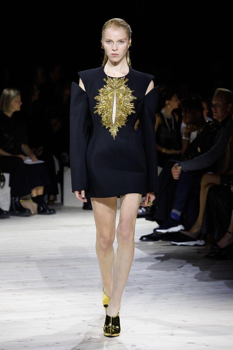 Alexander McQueen RTW SS24 37