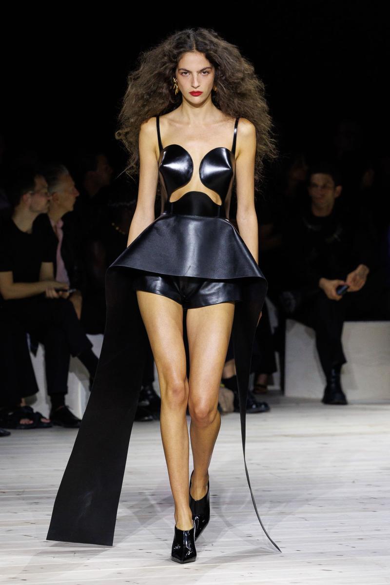 Alexander McQueen RTW SS24 38