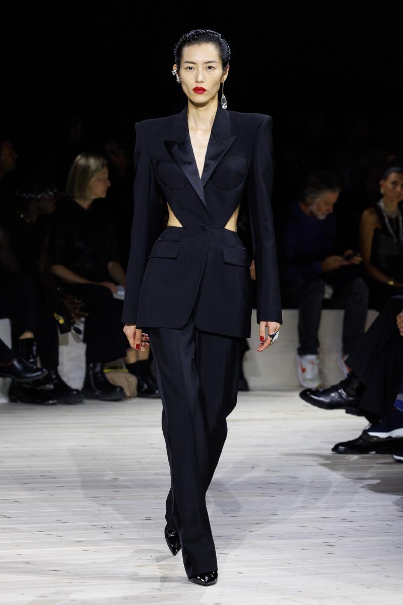 Alexander McQueen RTW SS24 43