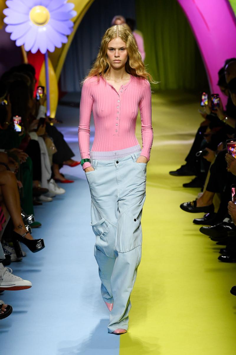 Benetton SS24 catwalk press look01