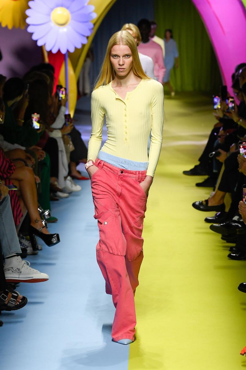 Benetton SS24 catwalk press look02