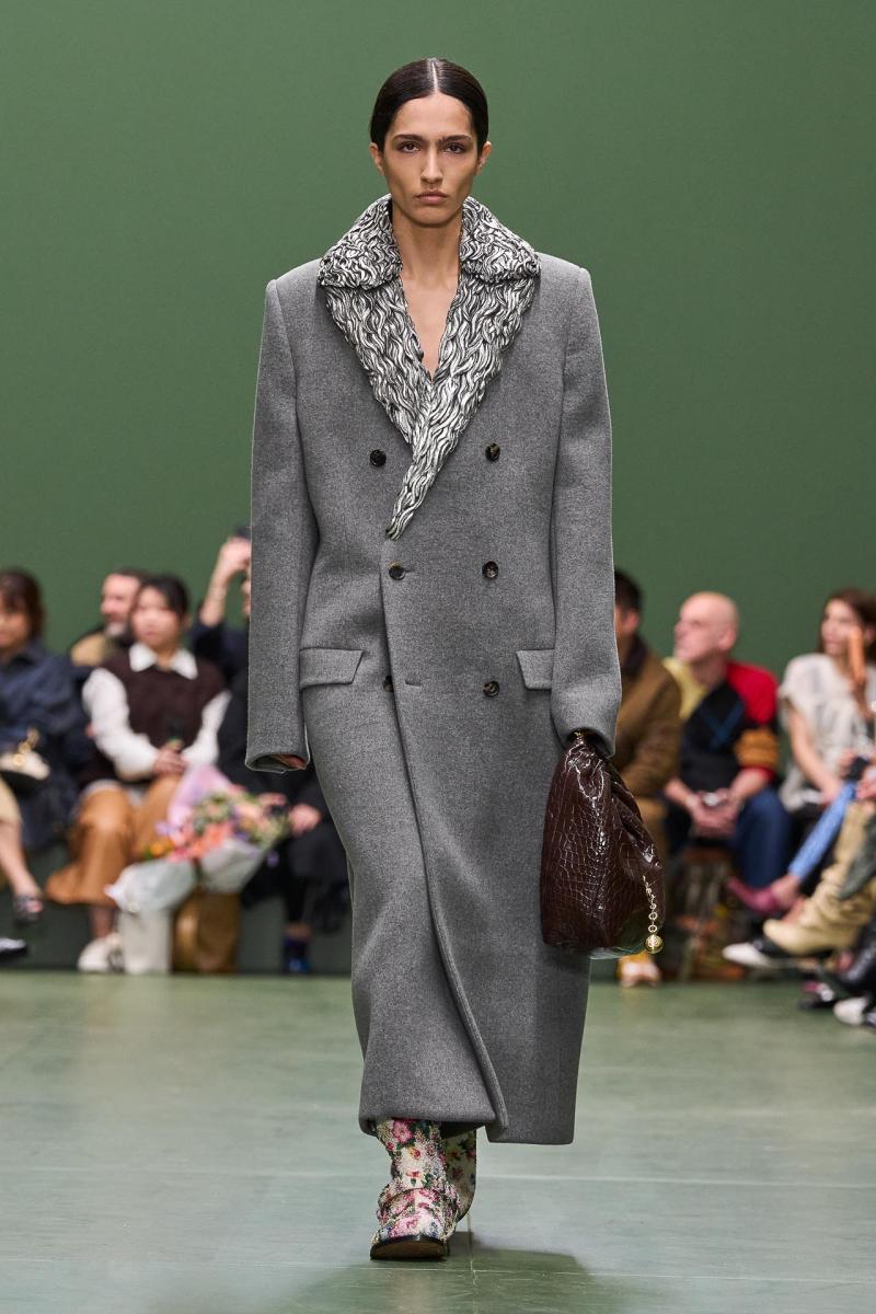 LOEWE FW24 WW SHOW RUNWAY LOOK 13 FRONT RGB CROPPED 2X3