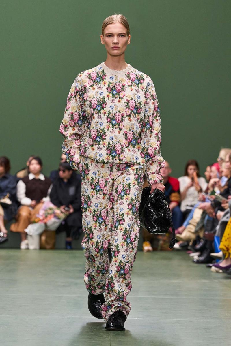 LOEWE FW24 WW SHOW RUNWAY LOOK 27 FRONT RGB CROPPED 2X3