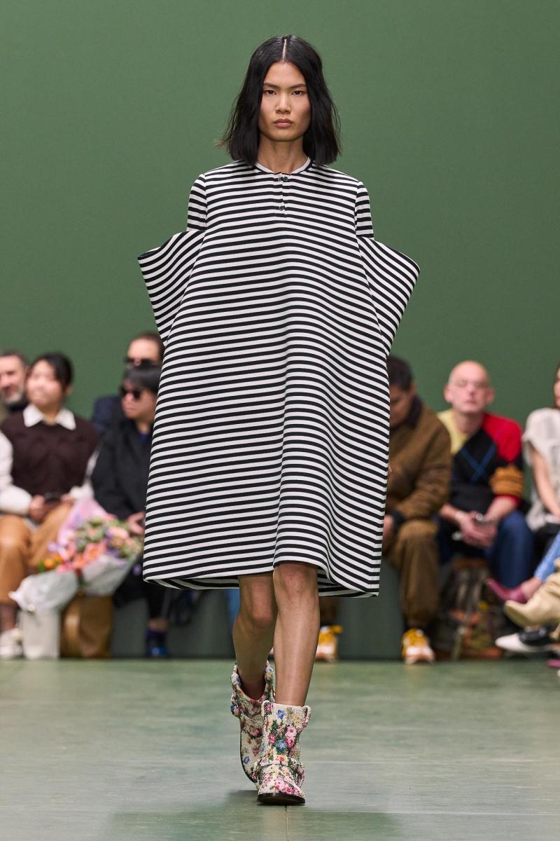 LOEWE FW24 WW SHOW RUNWAY LOOK 29 FRONT RGB CROPPED 2X3