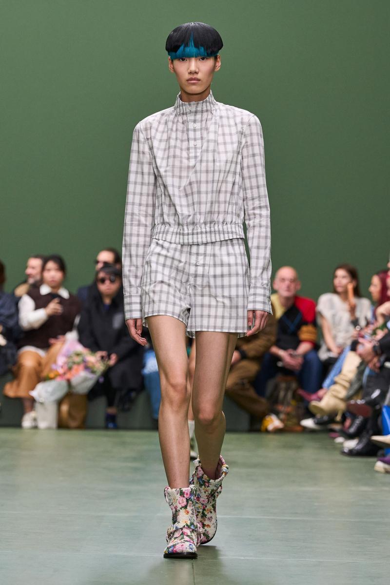 LOEWE FW24 WW SHOW RUNWAY LOOK 35 FRONT RGB CROPPED 2X3