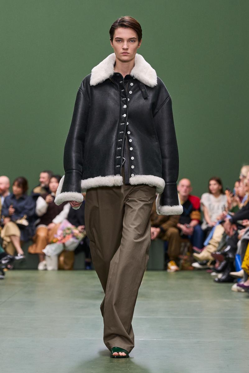 LOEWE FW24 WW SHOW RUNWAY LOOK 49 FRONT RGB CROPPED 2X3