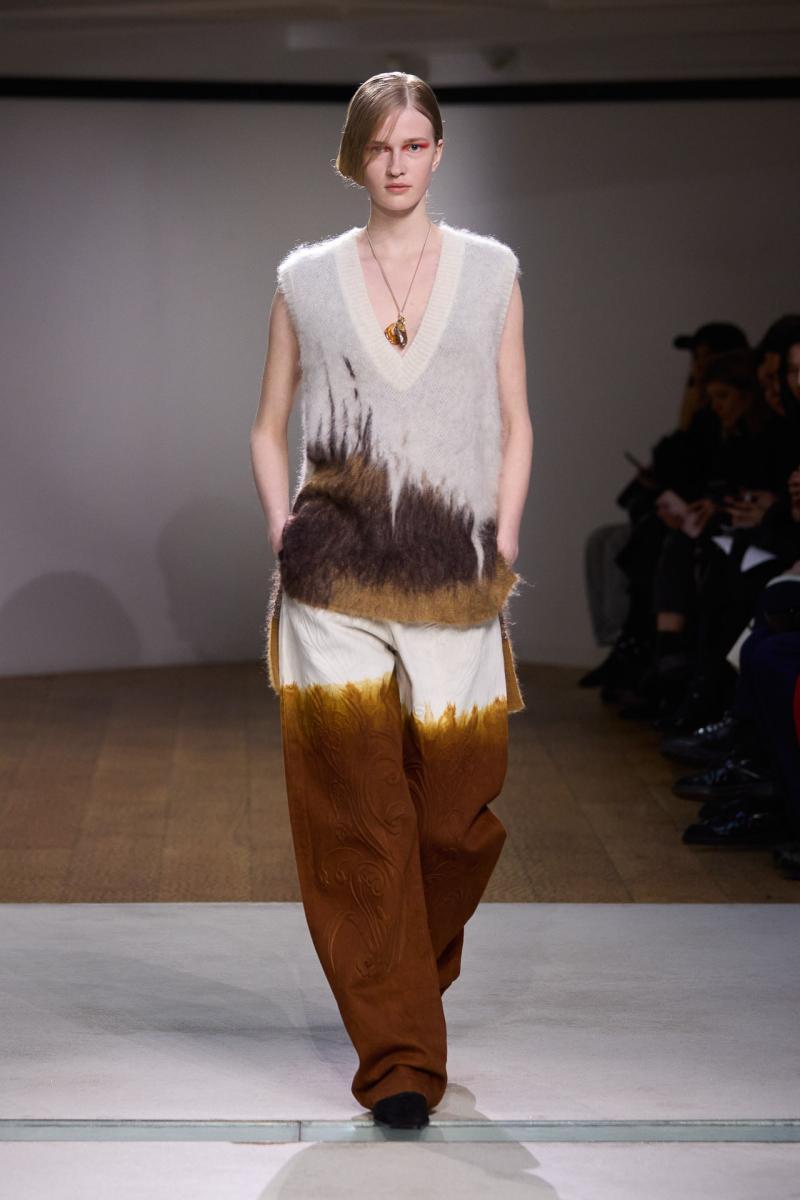 Mame Kurogouchi fw24 runway press look01