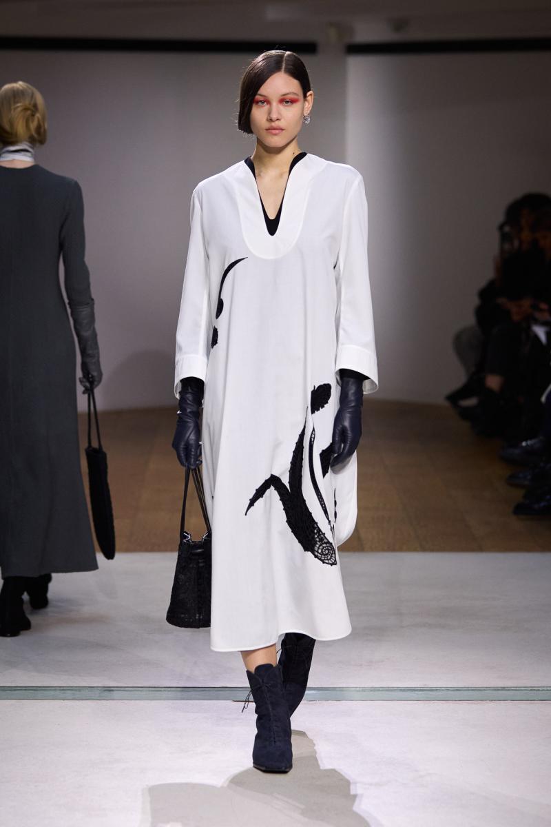 Mame Kurogouchi fw24 runway press look21