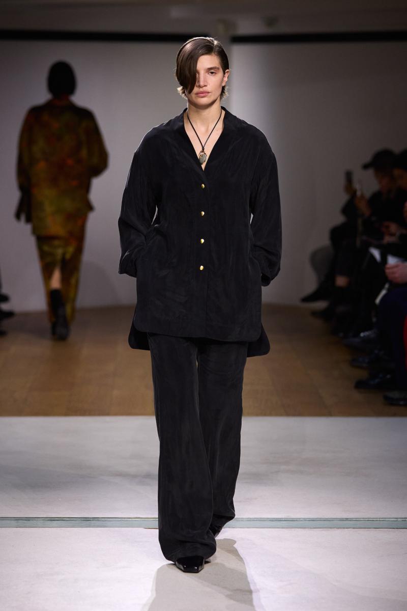 Mame Kurogouchi fw24 runway press look28