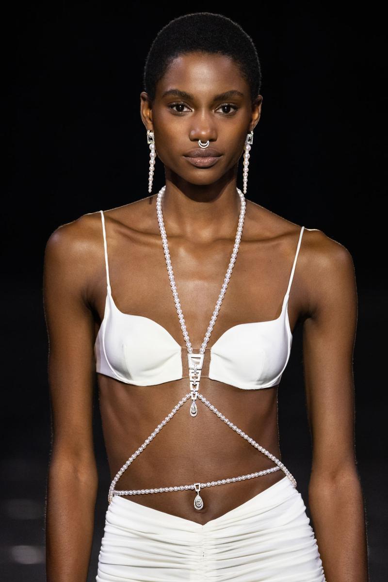 2023 Messika High Jewelry Show - Runway