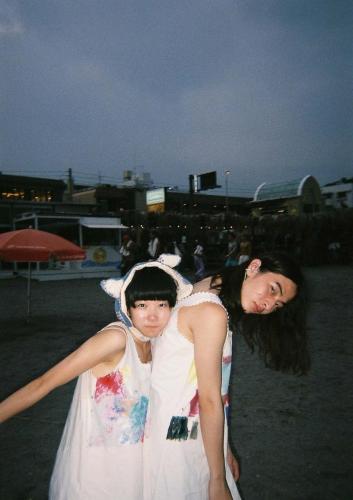 083