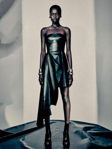 11.Alexander McQueen AW22 Paolo Roversi
