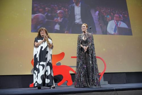 72592-Opening_Ceremony_-_VENEZIA_79_-_Isabel_Coixet_and_Julianne_Moore__Credits_La_Biennale_di_Venezia_-_Foto_ASAC__ph_Andrea_Avezz_____2_