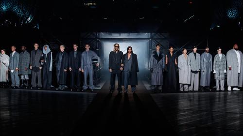 FW22_BOSS_SHOW_MILAN_RUNWAY_FINALE_0062_16x9
