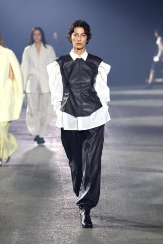 ISSEY_MIYAKE_SS23_017