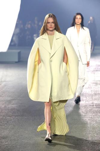 ISSEY_MIYAKE_SS23_018