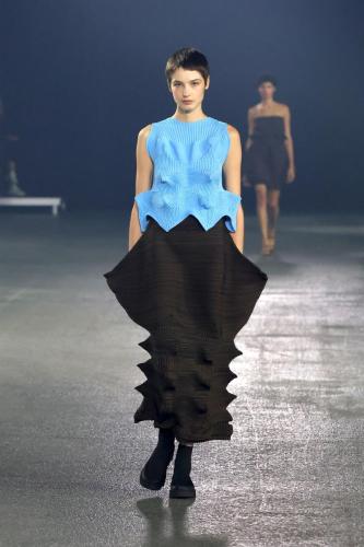 ISSEY_MIYAKE_SS23_035
