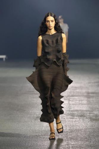 ISSEY_MIYAKE_SS23_039