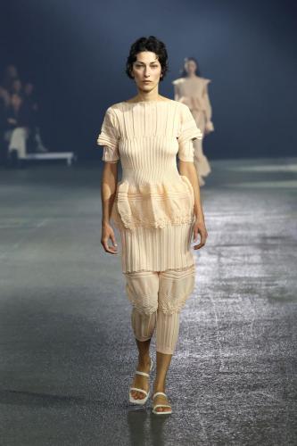 ISSEY_MIYAKE_SS23_042