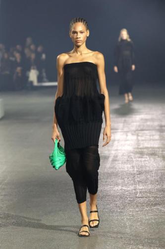ISSEY_MIYAKE_SS23_049