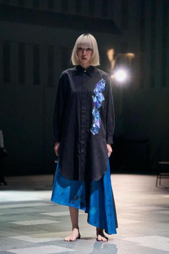 Look03