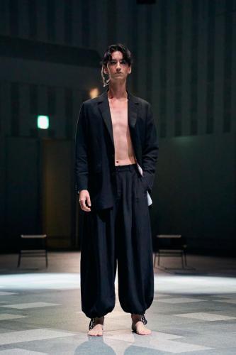 Look04