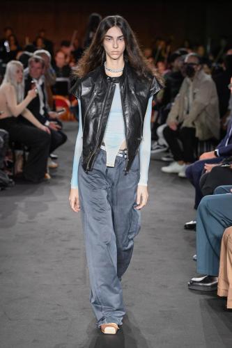 MM6_SS23_Runway_IG_Look_003