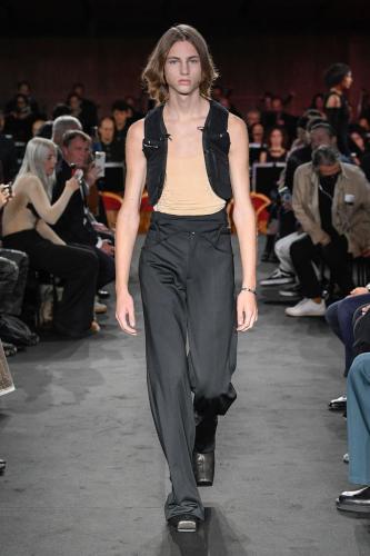 MM6_SS23_Runway_IG_Look_007
