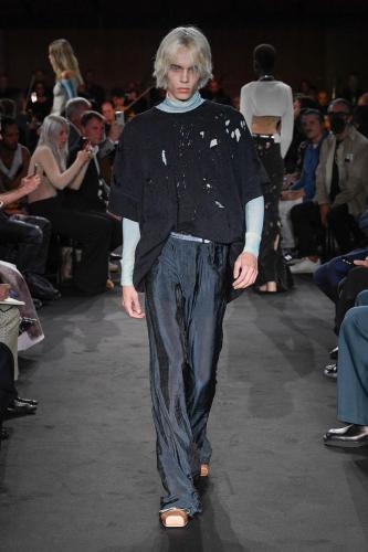 MM6_SS23_Runway_IG_Look_016
