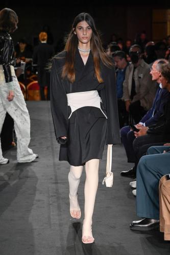 MM6_SS23_Runway_IG_Look_019