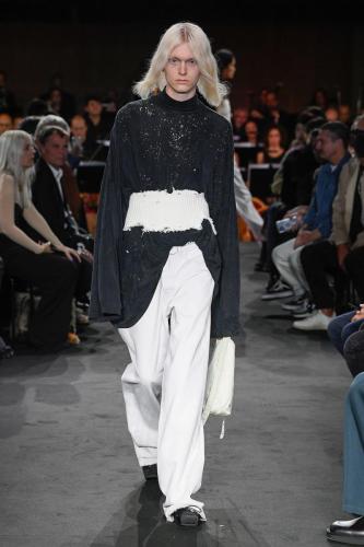 MM6_SS23_Runway_IG_Look_027
