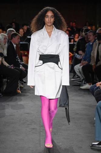 MM6_SS23_Runway_IG_Look_028
