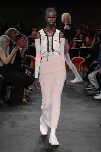 MM6_SS23_Runway_IG_Look_036
