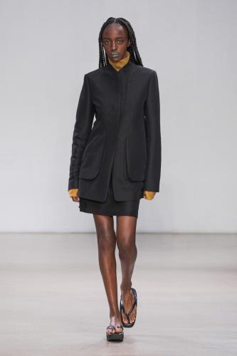 Mame Kurogouchi_ss23_runway_press_look02