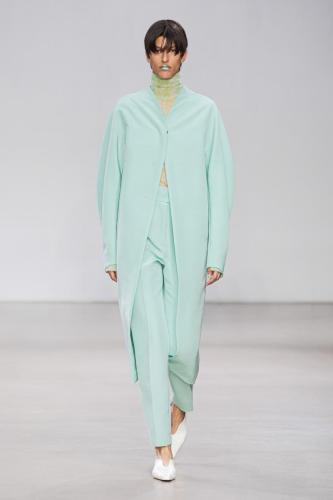 Mame Kurogouchi_ss23_runway_press_look03