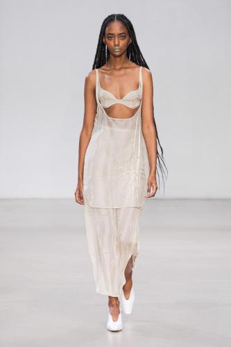 Mame Kurogouchi_ss23_runway_press_look05