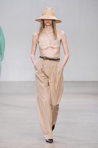 Mame Kurogouchi_ss23_runway_press_look07